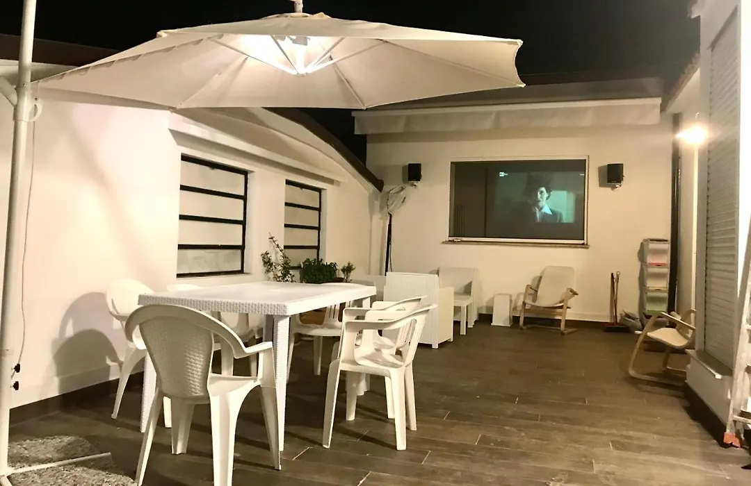 Stanza e bagno privato, idromassaggio con extra fee, in appartamento-1